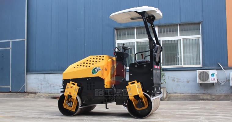 小型壓路機路面施工打滑怎么辦？