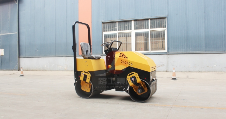 小型壓路機(jī)的詳細(xì)操作規(guī)程、技巧